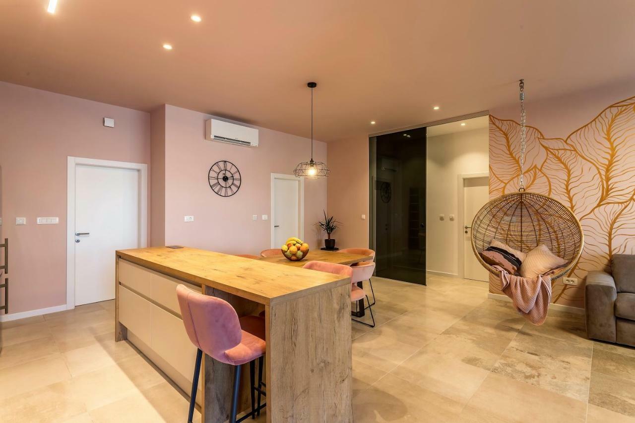 Luxury Apartment With Hot Tub Omiš Exterior foto