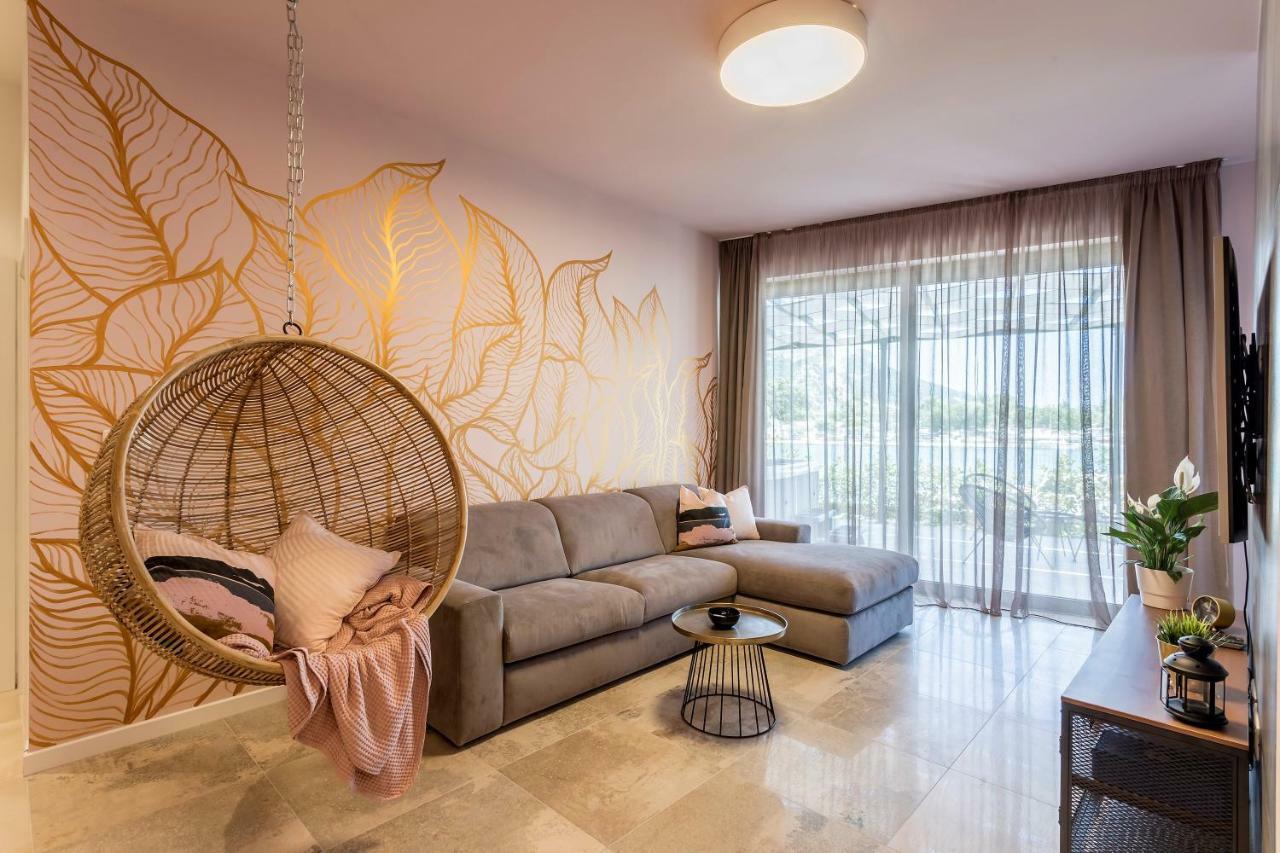 Luxury Apartment With Hot Tub Omiš Exterior foto