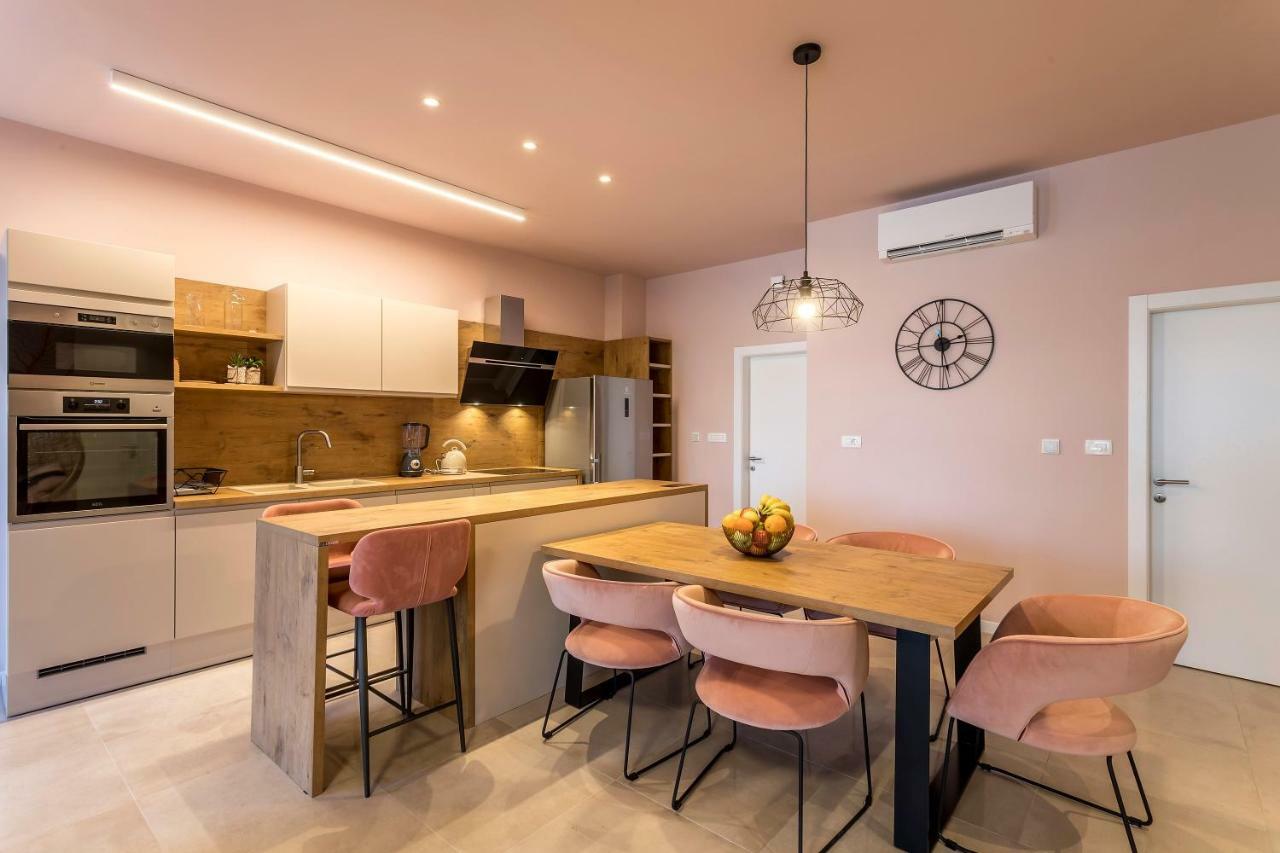 Luxury Apartment With Hot Tub Omiš Exterior foto