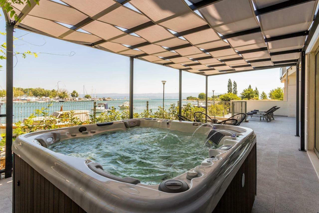 Luxury Apartment With Hot Tub Omiš Exterior foto